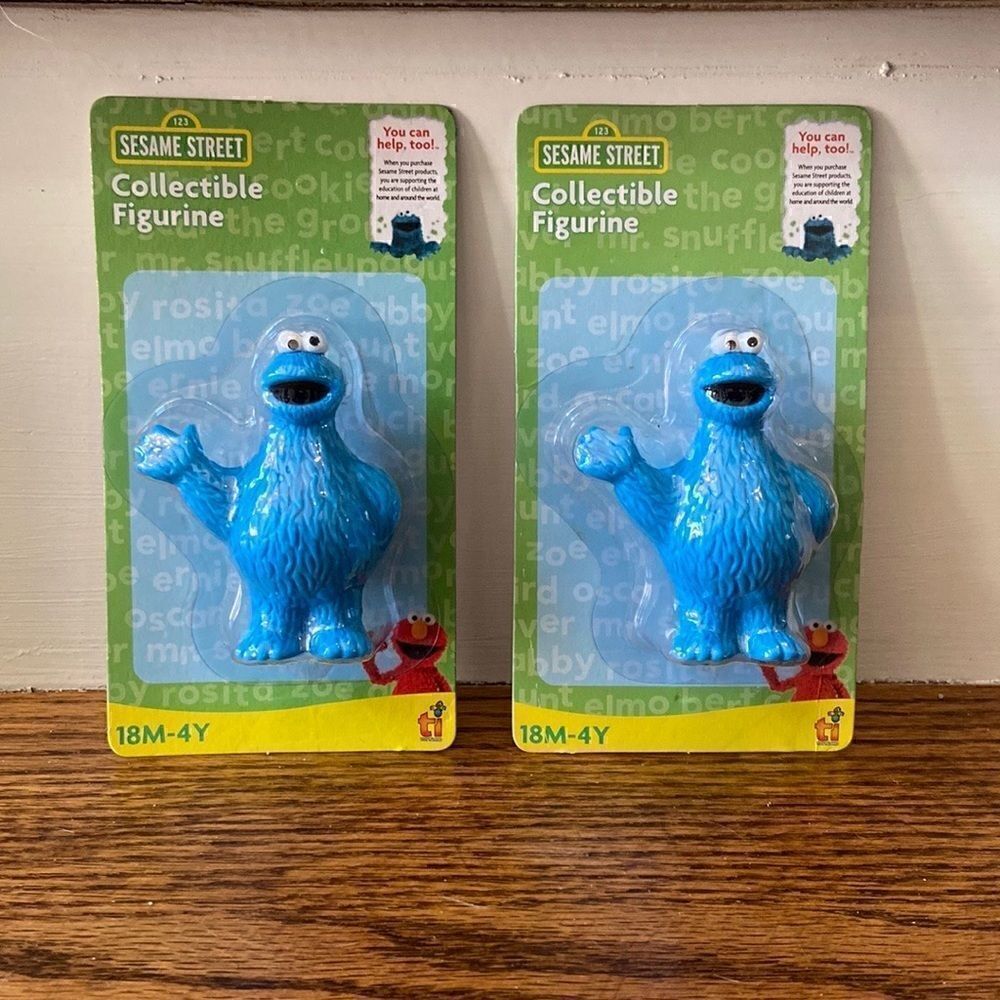 𝅺set of 2 Collectible‎ Cookie Monster Figurines